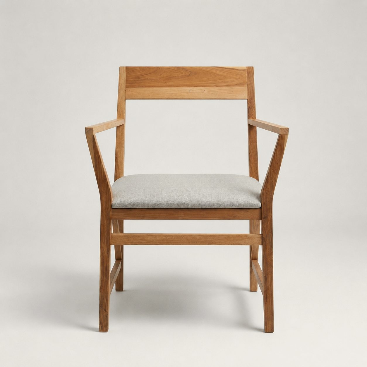 SILLA DE COMEDOR CON APOYABRAZOS ASIENTO TAPIZADO
